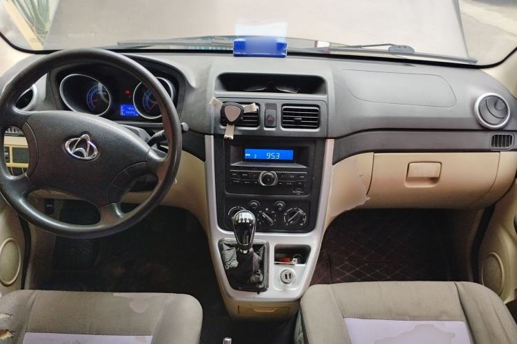 Used CHANGAN KAICHENG Ruixing M70 2018 1.5L Comfort Model Flat-Top Hatchback DAM15DL Center Console