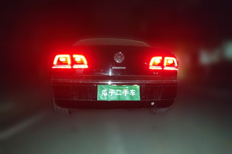 Used Volkswagen Phaeton 2011 3.6L V6 4-Seater Extended-Length Individual Edition Rear