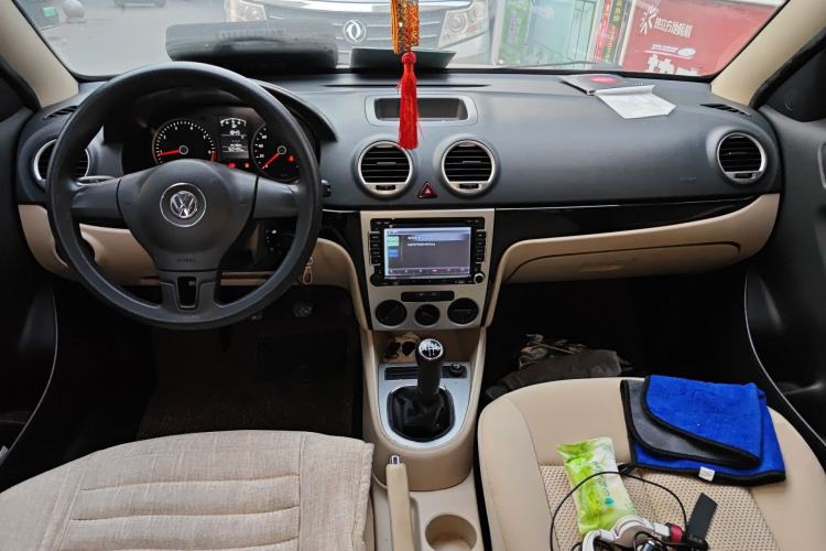 Used Volkswagen Lavida 2011 1.6L Manual Joy Version Center Console