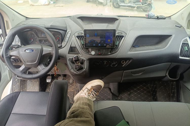 Used Ford Transit 2017 2.0T Diesel Van Mid-Chassis Mid-Roof China V Standard