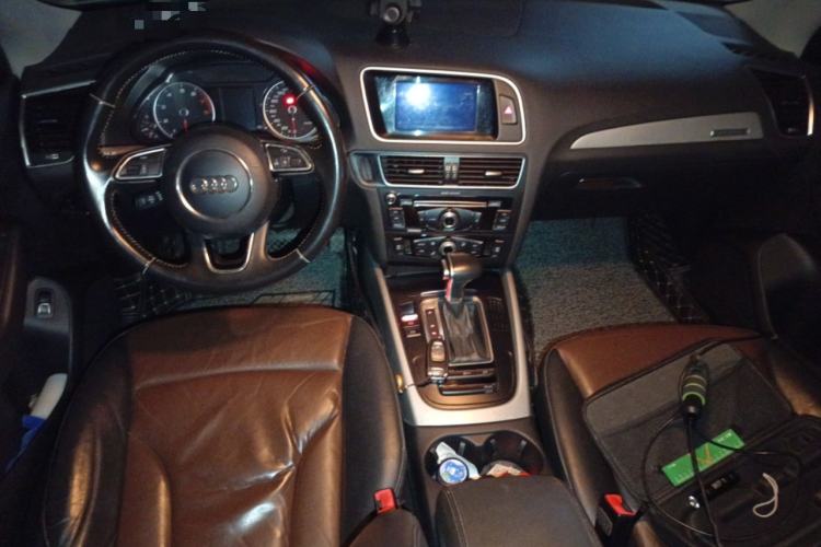 Used Audi Q5 2017 40 TFSI Ambition Edition Center Console