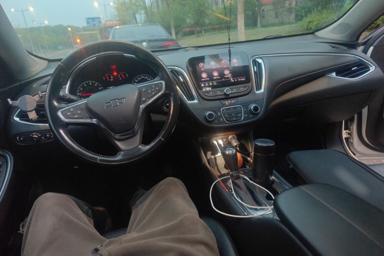 Used Chevrolet Malibu XL 2019 Redline 550T Automatic Sport Edition Center Console