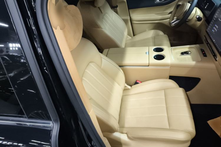 Used VOYAH Dream 2025 PHEV Four-Wheel Drive Excellence Kunpeng Edition Right Front Seat