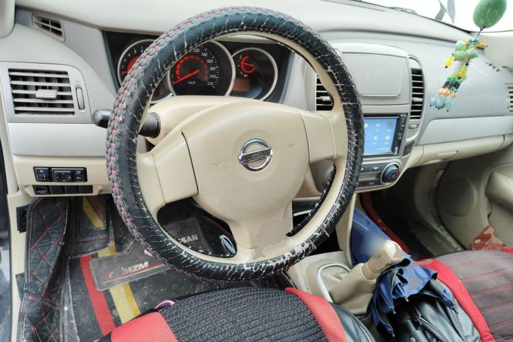 Used Nissan Sylphy 2012 Classic 1.6XL Manual Luxury Edition Center Console