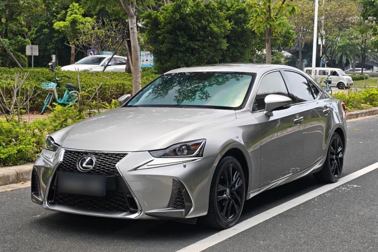 Used Lexus IS 2017 300 FENGSHANG Edition Guazi used car, China used car export, Used car for sale, Used Lexus cars, Cheapest cars for sale