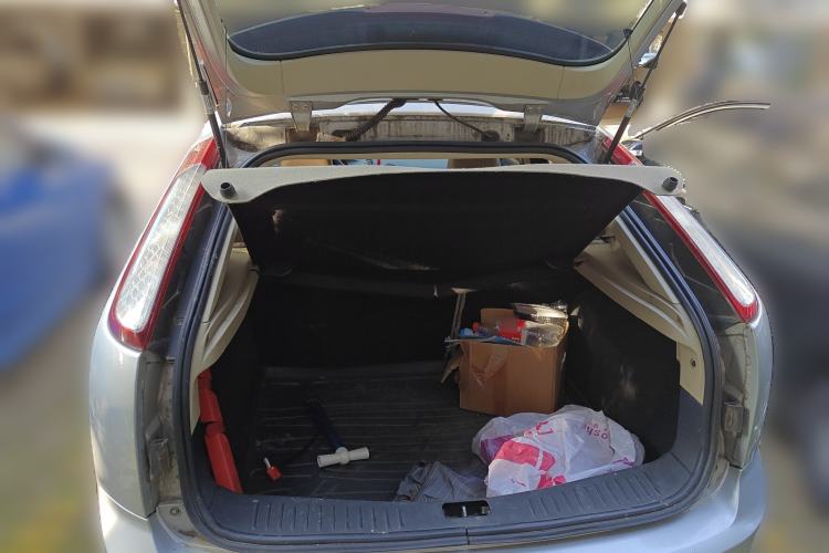 Used Ford Focus 2011 Hatchback 1.8L Automatic Fashion Edition Trunk