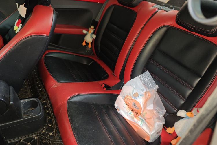 Used Volkswagen Beetle 2015 180TSI model
