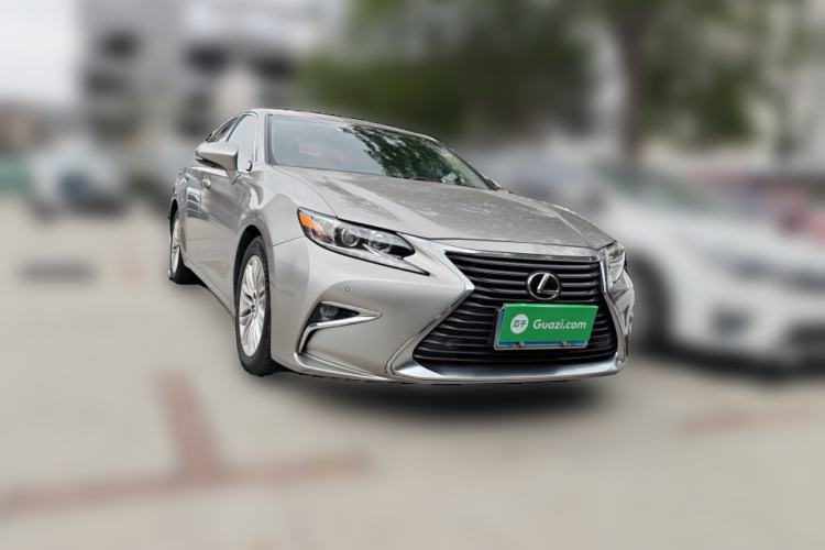 Used Lexus ES 2015 200 Elite Edition Front Right 45 Deg