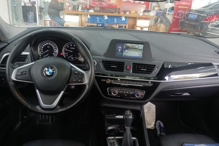 Used BMW 1 Series 2018 118i Sport Edition Center Console
