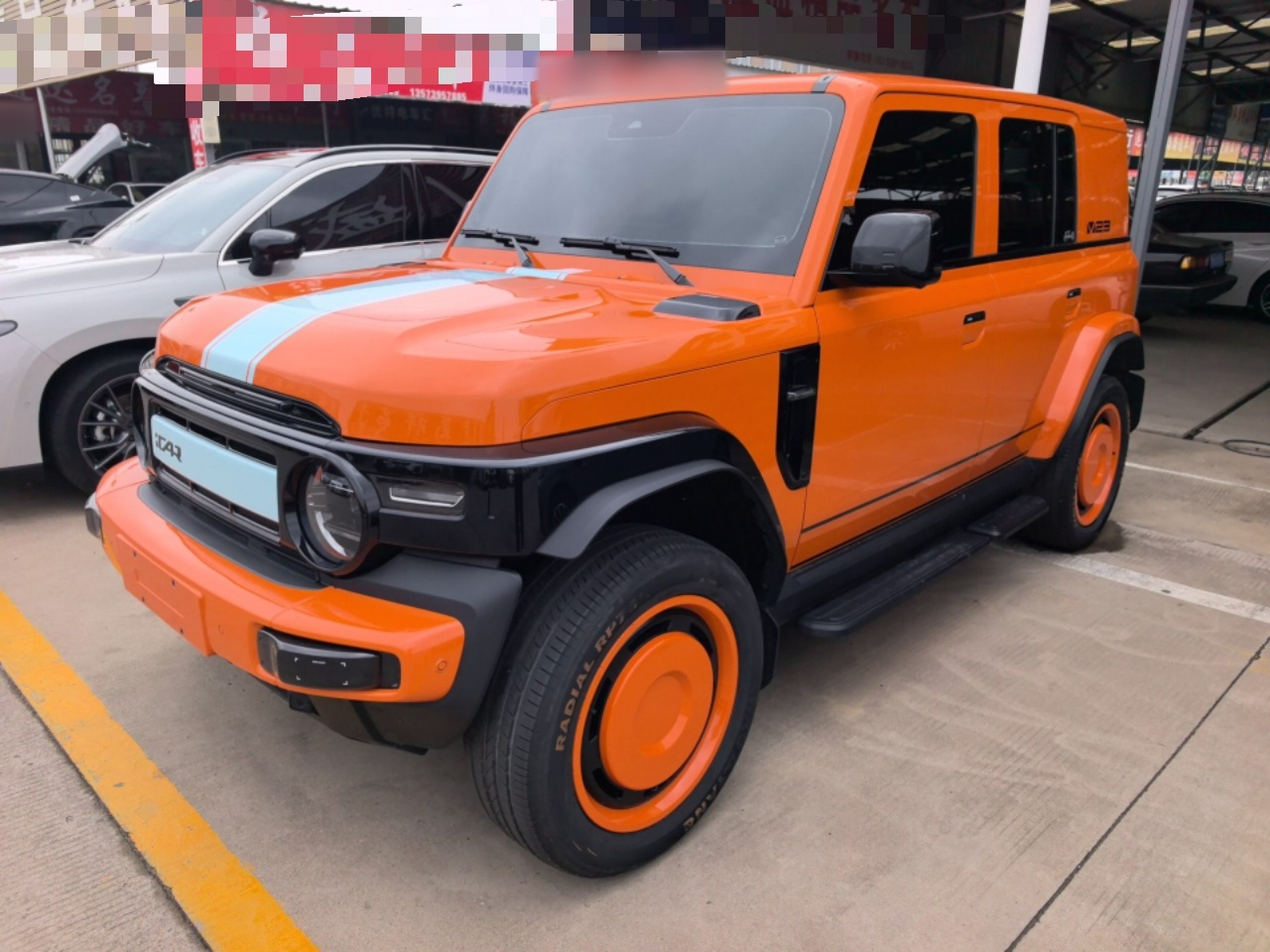 Под передней частью автомобиля