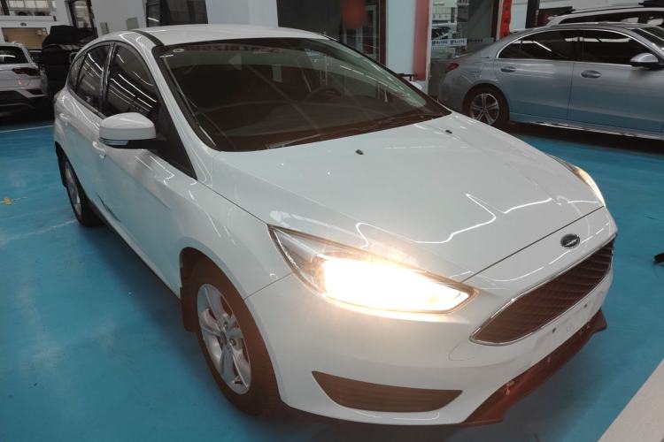 Used Ford Focus 2018 Hatchback Classic 1.6L Automatic Comfort Plus SmartDrive Edition Front Right 45 Deg