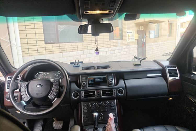 Used Land Rover Range 2012 5.0 NA V8 Center Console