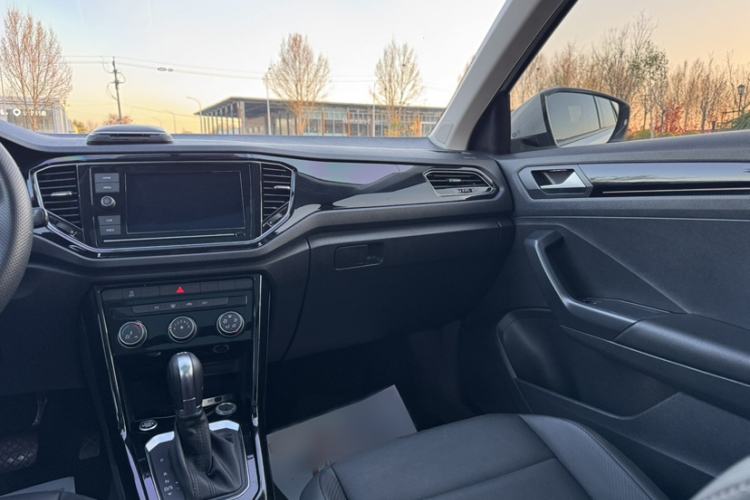 Used Volkswagen T-ROC 2020 280TSI DSG Two-Wheel Drive Comfort Version Interior 2