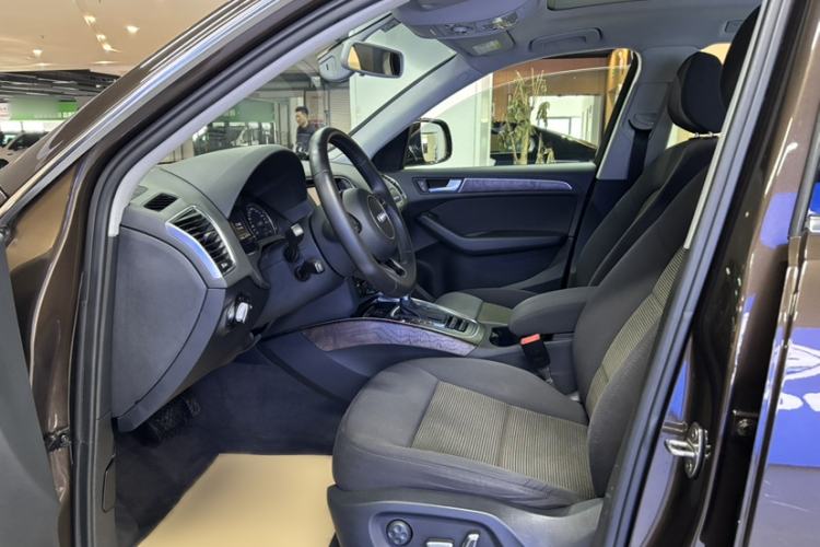 Used Audi Q5 2016 40 TFSI Trendy Edition Interior 4