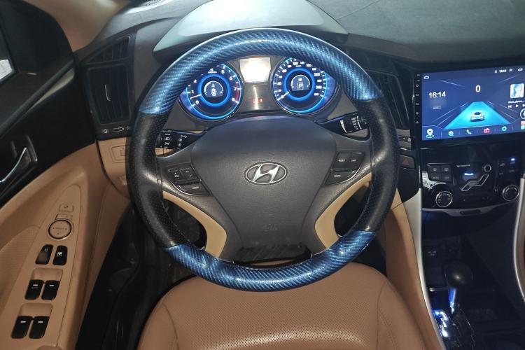 Used Hyundai Sonata 2011 2.0L Automatic Luxury Edition Steering Wheel