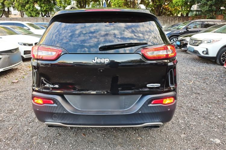 Used Jeep Cherokee 2016 2.4L Professional Smart Version
