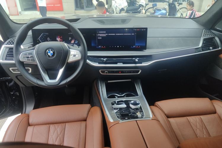 Used BMW X7 2023 xDrive40i Luxury Package with Premium Features
