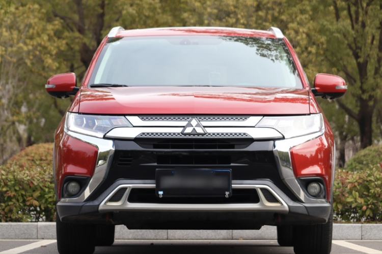 Used Mitsubishi Outlander 2019 2.4L 4x4 Zhi Xiang Edition 7 Seats China V Emission Standard
