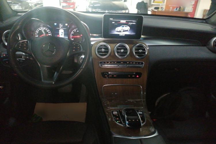 Used Mercedes-Benz GLC Coupe 2019 Facelift GLC 260 4MATIC Coupe SUV Center Console
