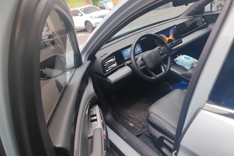 Used BYD Qin L 2025 DM-i Smart Drive 80KM Leading Model
