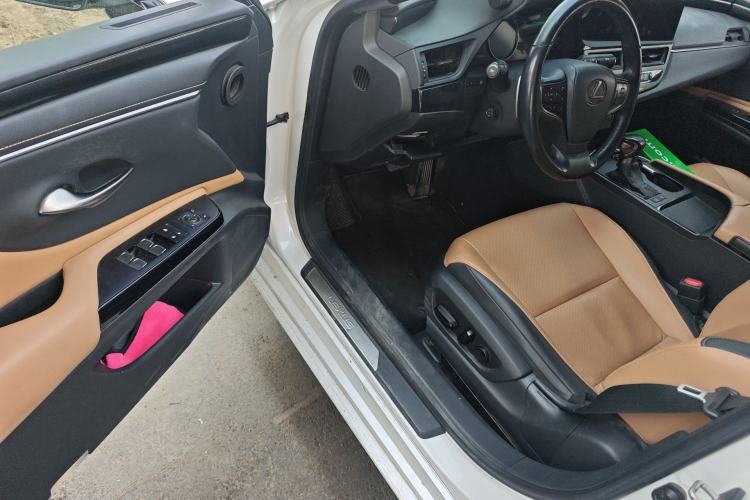 Used Lexus ES 2022 200 Excellence Edition
