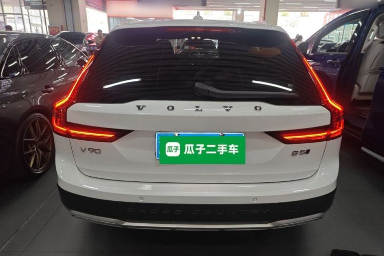 Used Volvo V90 2023 Cross Country B5 AWD Smart Range Edition
