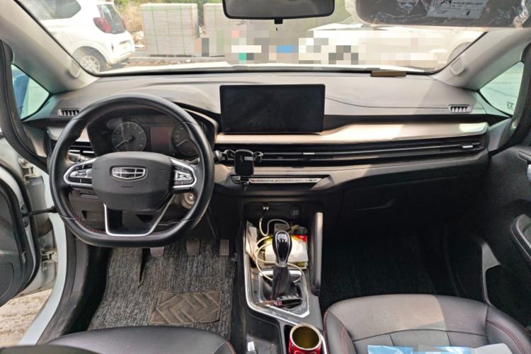 Used Geely Auto Vision X3 2021 PRO 1.5L Manual Elite Model Center Console