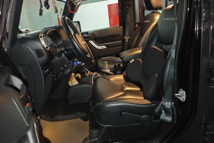 Used Jeep Wrangler 2017 3.6L Rubicon Four-Door Comfort Edition Left Front Seat