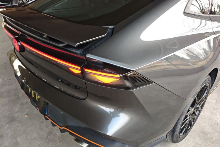 Used Changan UNI-V 2025 Model Third-Generation 2.0T Dynamic Edition