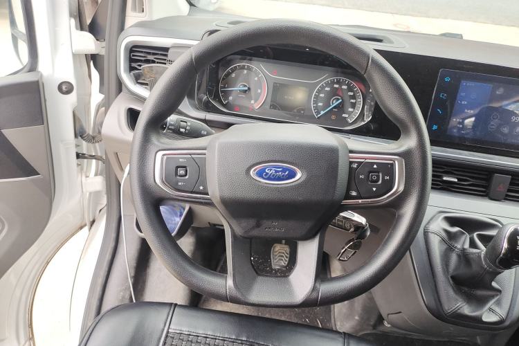 Used Ford Transit 2023 2.0T Diesel Manual Multifunction Commercial Vehicle Short Wheelbase Mid-Roof Design 5/6 Seats
