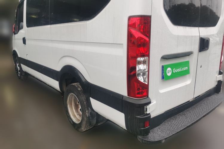 Used Iveco Eurocargo 2021 2.0T Manual Super Rui Long Wheelbase Short Overhang High Roof Side-Sliding Door F1A
