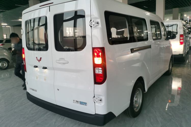 Used Wuling Yangguang 2025 Model 310KM Bus Edition—Customized by CATL