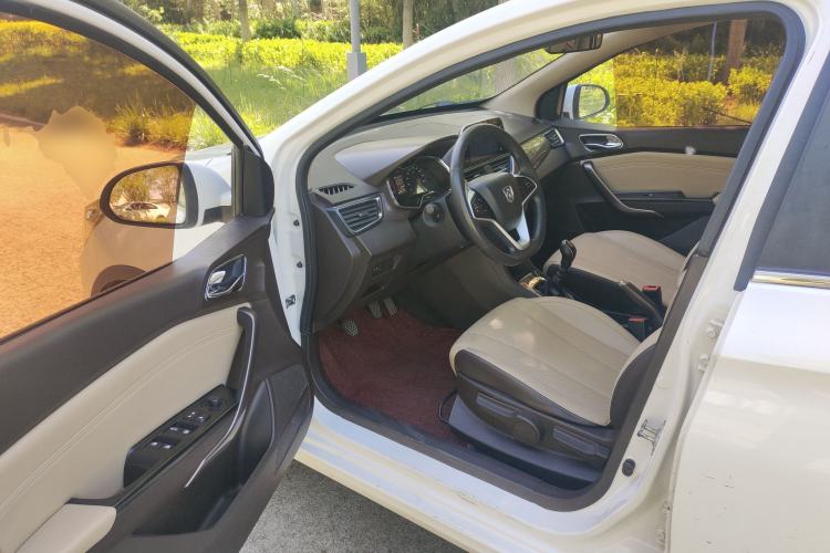 Used Baojun 310W 2017 1.5L Manual Fashion Model China V