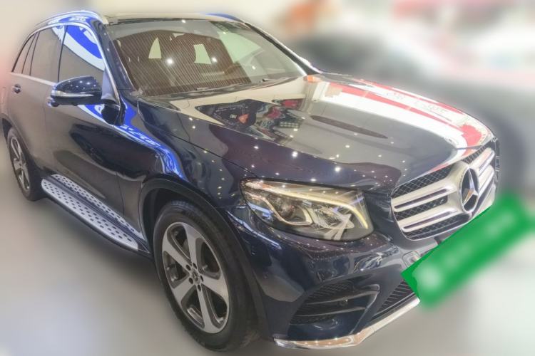 Used Mercedes-Benz GLC 2017 GLC 260 4MATIC Luxury Model Front Right 45 Deg