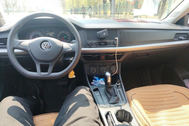 Used Volkswagen Lavida 2019 1.5L Automatic Fashion Edition China VI Center Console