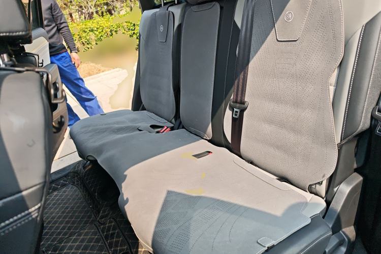 Used Volkswagen Tavendor 2024 330TSI Luxury Touring - All-Inclusive Edition Left Rear Seat