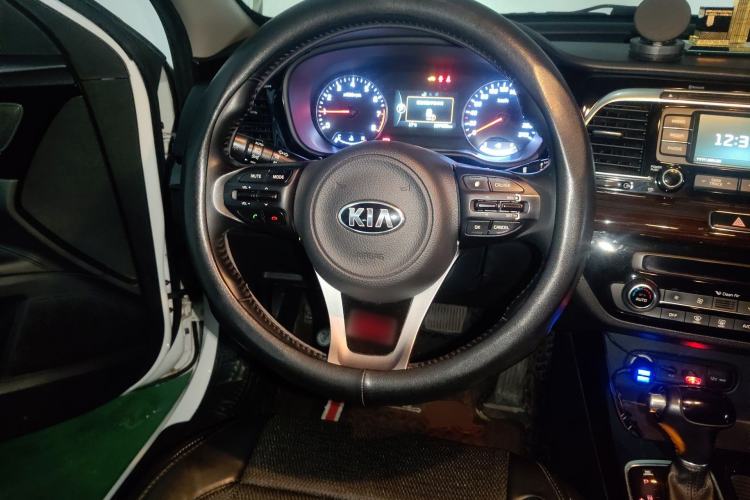 Used Kia K4 2014 1.8L Automatic DLX Steering Wheel