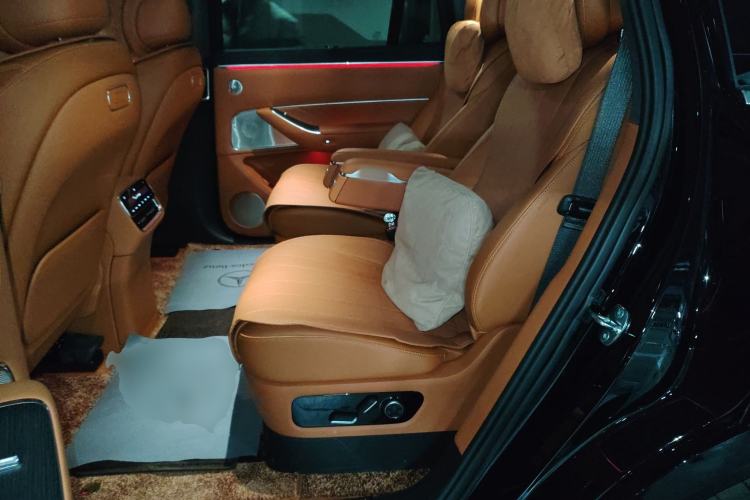 Used Hima AITO M8 2025 Extended-Range Max Version 37 kWh 6-Seater
