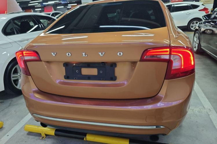 Used Volvo S60 2014 S60L 2.0T Zhiyuan Edition
