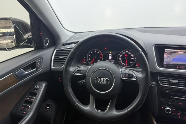 Used Audi Q5 2016 40 TFSI Comfort Model Interior 2