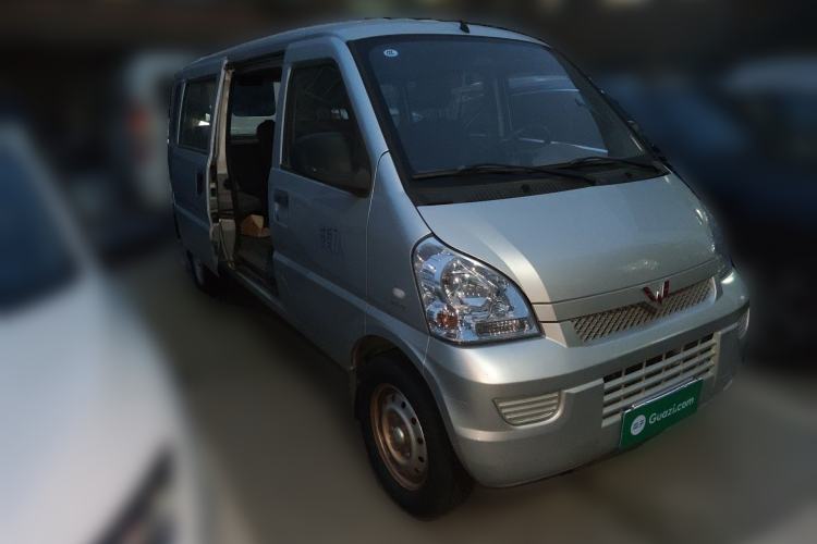 Used Wuling Rongguang 2019 1.5L Extended Basic Version Front Right 45 Deg