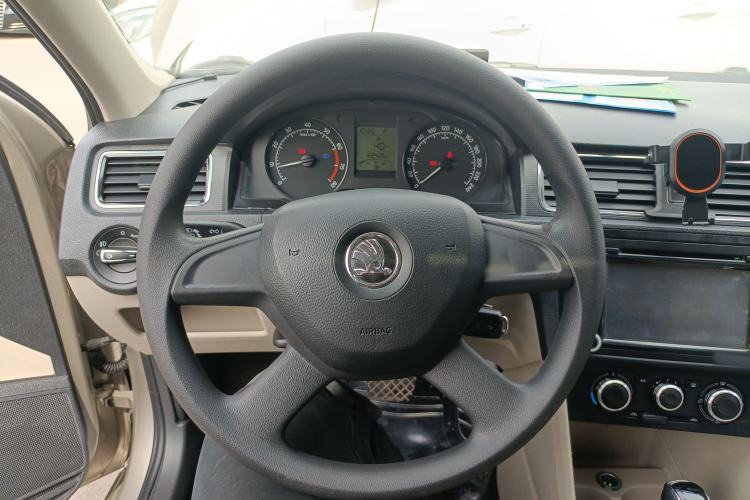 Used Skoda Rapid 2013 1.6L Automatic Smart Selection Model
