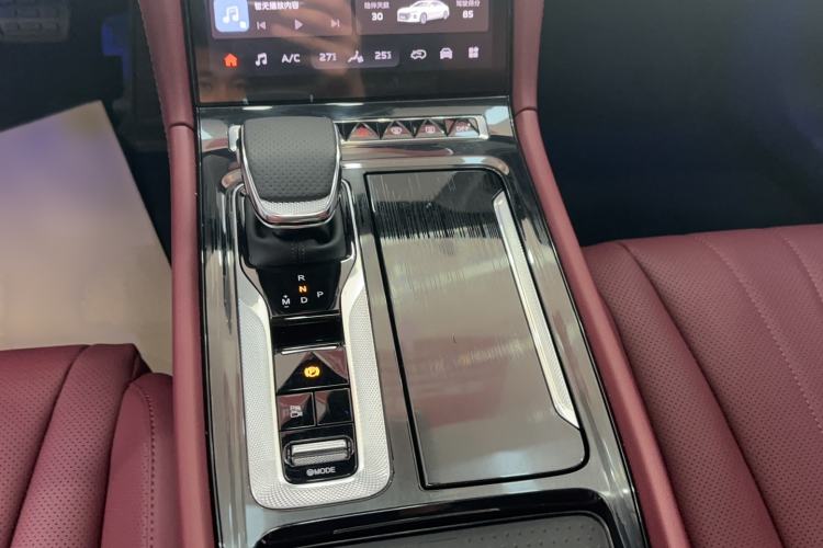 Used Hongqi H5 2025 2.0T Automatic Flag Edition – 500 000 Units Commemorative Version
