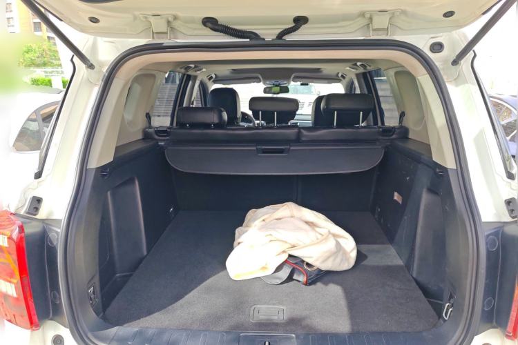 Used GAC Trumpchi GS7 2017 320T Two-Wheel-Drive Luxury Model Trunk