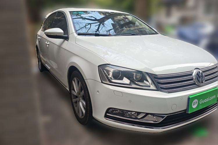 Used Volkswagen Magotan 2013 1.8TSI Prestige Model Front Right 45 Deg