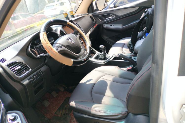 Used Baojun 560 2015 1.8L manual luxury version