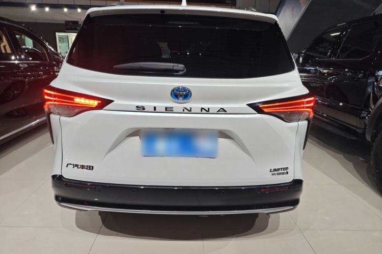 Used Toyota SIENNA 2023 2.5L Hybrid Deluxe Edition Rear