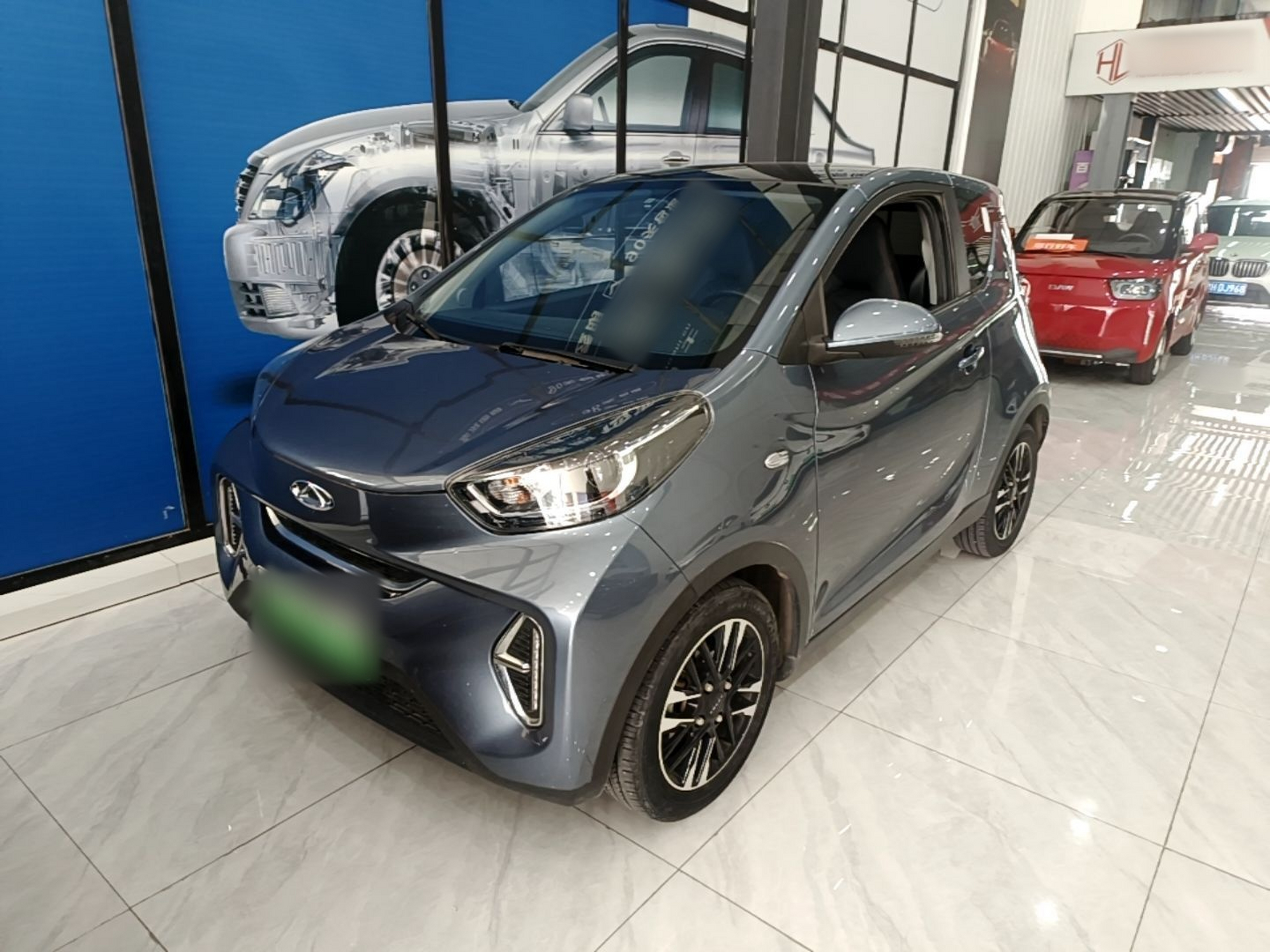 Под передней частью автомобиля