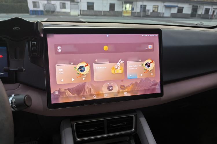 Used BYD Yuan UP 2024 401KM Leading Edition Audio And AC Panel