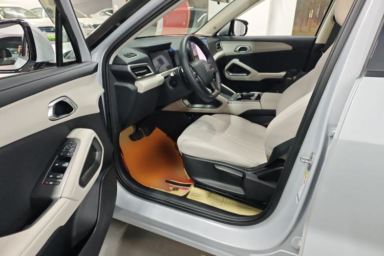 Used BYD Yuan UP 2025 Intelligent Driving Version 401 KM Dynamic Edition Driver Seat